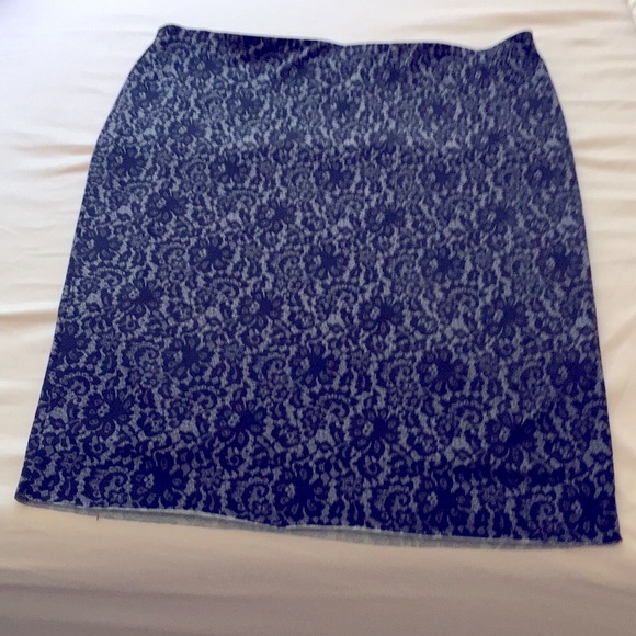 Vince Camuto Dresses & Skirts - Vince Camuto stretchy Pencil Skirt